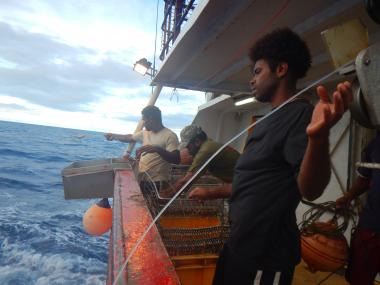 Pêche à la palangre navire Arau (c) programme Observateurs embarqués.jpg