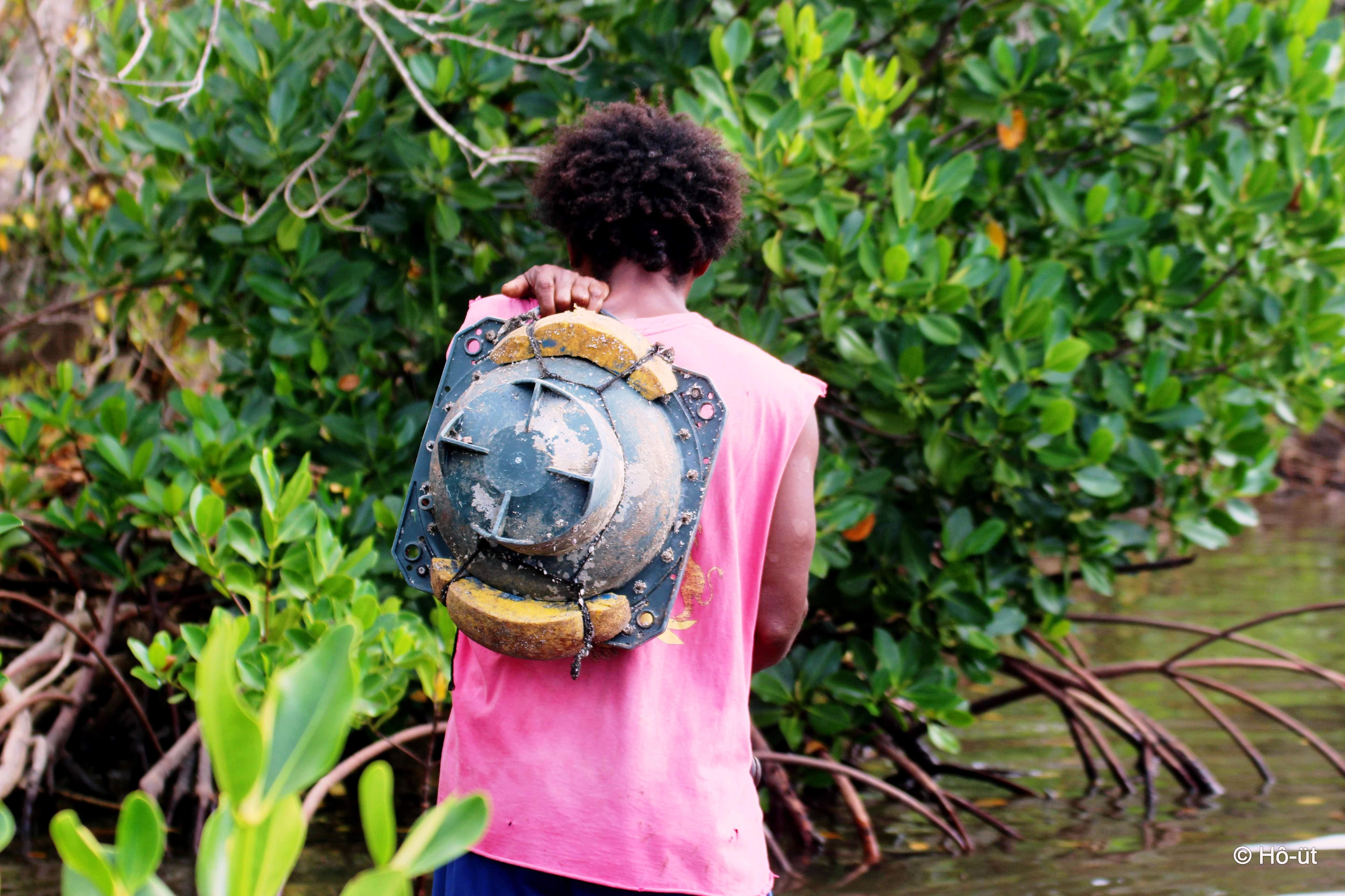 Le SPNMCP collecte les DCP dérivant retrouvés dans les eaux ou sur les côtes calédoniennes. (c) CPS 